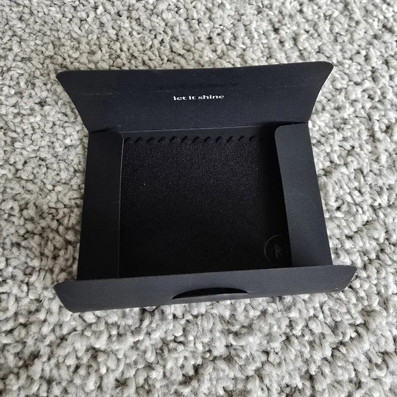 Missoma pearl earrings - Picture 8 of 8